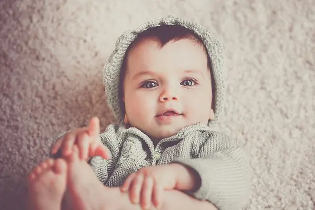 छोटी बेबी गर्ल का नाम क्या रखें? बेबी गर्ल के क्यूट एंव लेटेस्ट नाम 2022